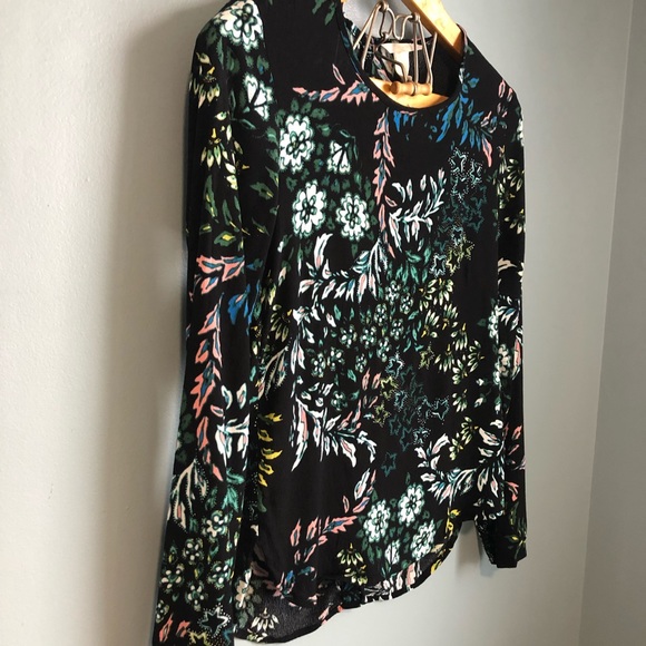 💰3 for $30💰 H&M Floral Back Button Blouse - Picture 2 of 9